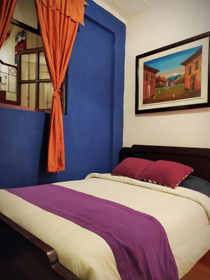 Отель Hostal La Casa Tolena Quito - Ecuador Экстерьер фото