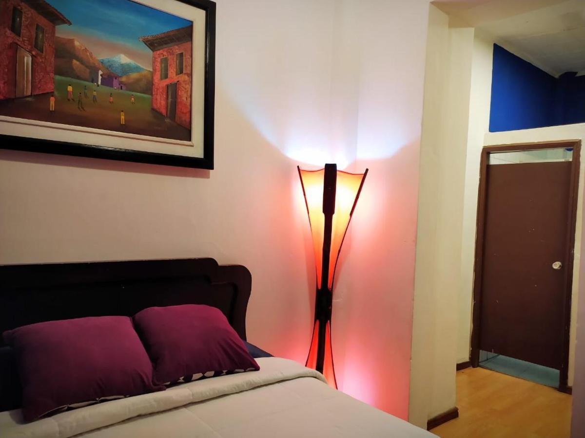 Отель Hostal La Casa Tolena Quito - Ecuador Экстерьер фото