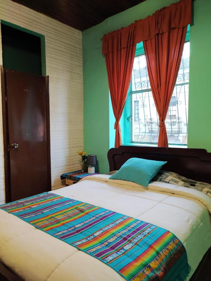 Отель Hostal La Casa Tolena Quito - Ecuador Экстерьер фото