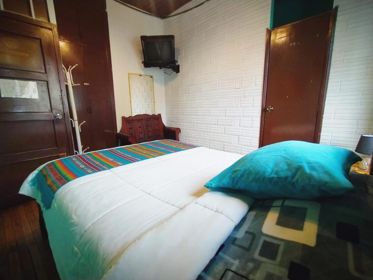 Отель Hostal La Casa Tolena Quito - Ecuador Экстерьер фото