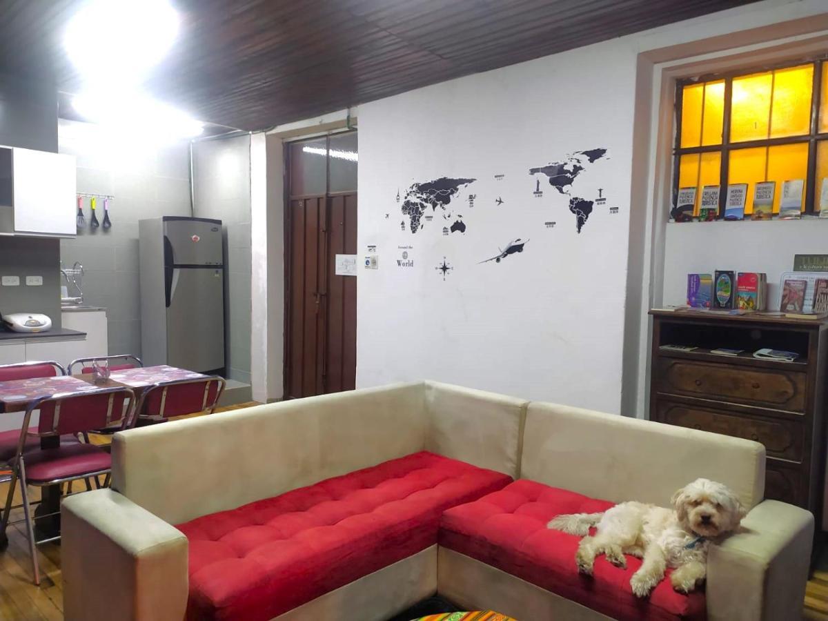 Отель Hostal La Casa Tolena Quito - Ecuador Экстерьер фото