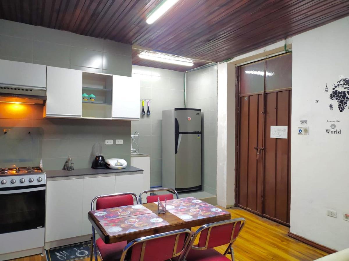 Отель Hostal La Casa Tolena Quito - Ecuador Экстерьер фото