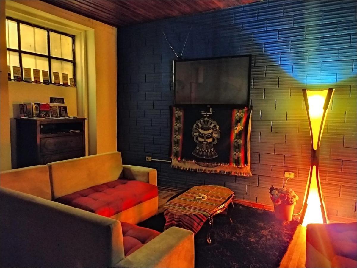 Отель Hostal La Casa Tolena Quito - Ecuador Экстерьер фото