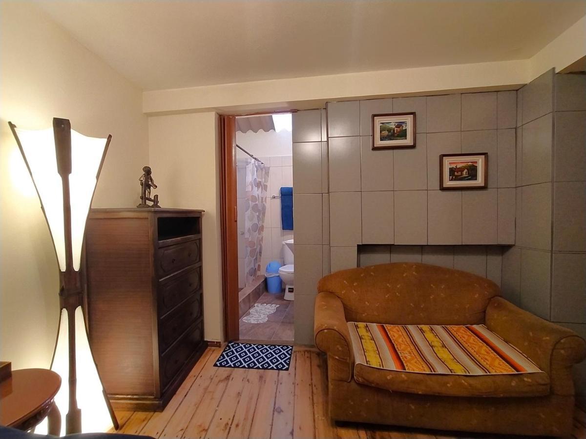 Отель Hostal La Casa Tolena Quito - Ecuador Экстерьер фото