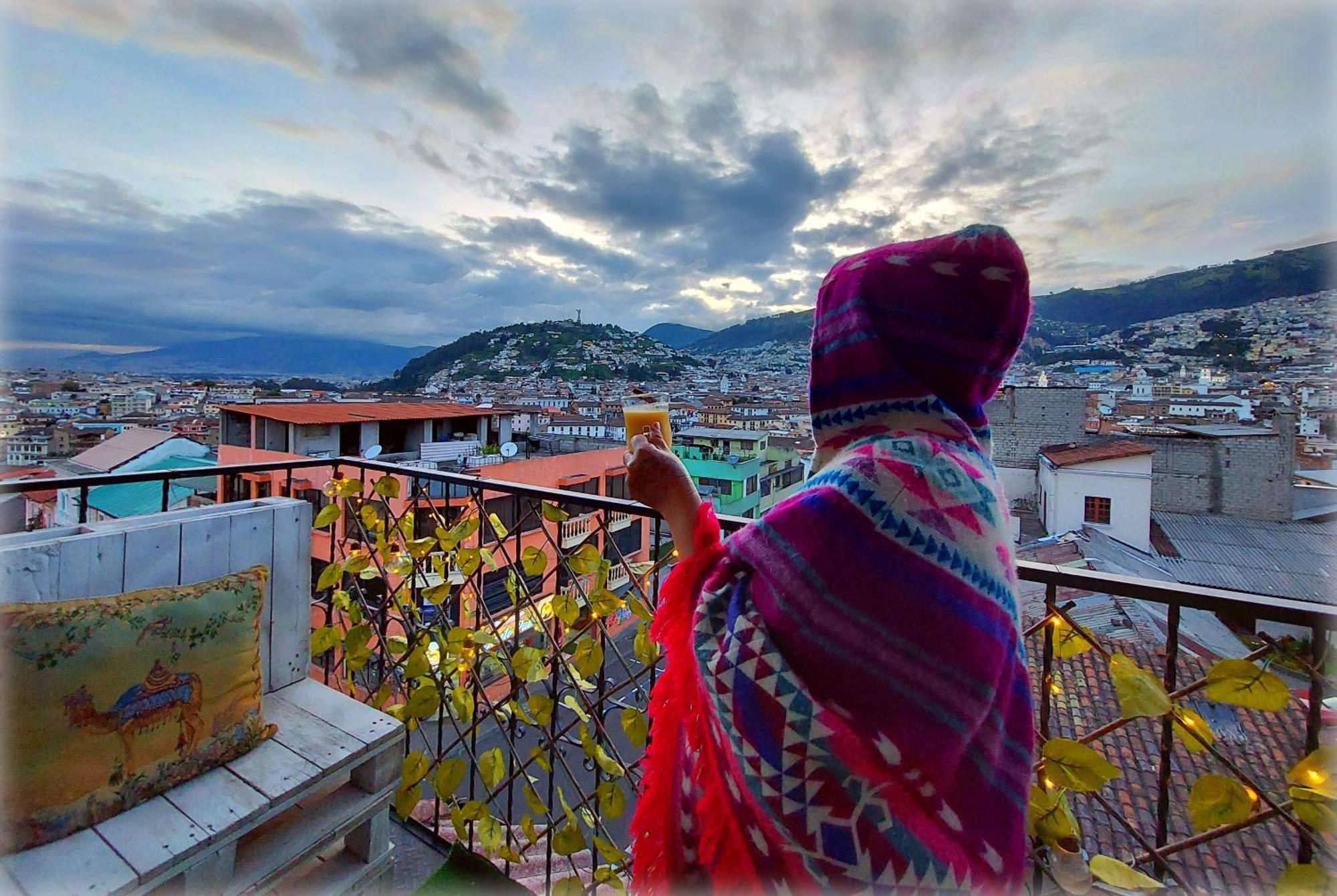 Отель Hostal La Casa Tolena Quito - Ecuador Экстерьер фото